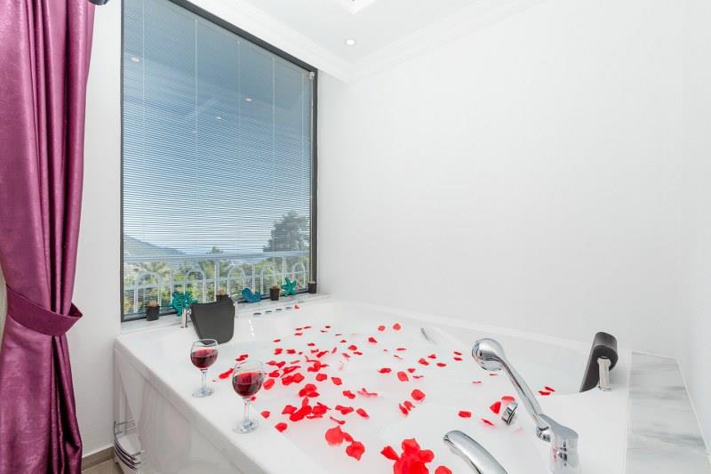 VİLLA MOR-Kalkan İslamlar'da jakuzili korunaklı villa